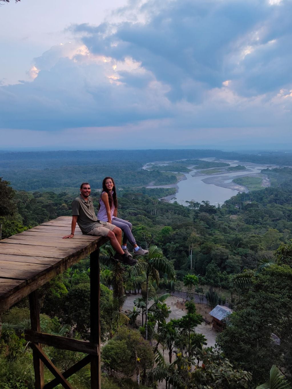 Julieta y Migue en la Amazonía Ecuatoriana.