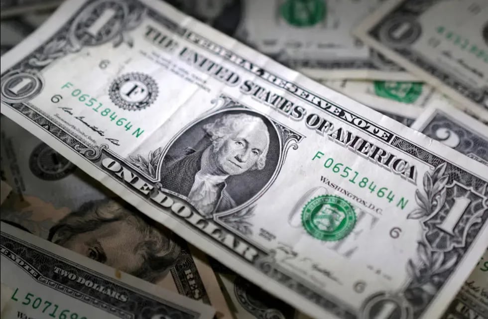 Si bien el dólar blue bajó con respecto al valor más alto de 2024, todavía se mantiene por encima de los $1.300.