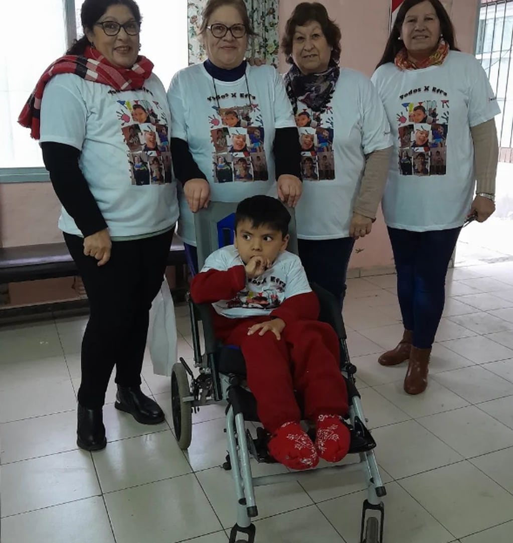 Una familia y su hijo con parálisis cerebral recorrieron 1.800 kilómetros en auto para seguir con su tratamiento. Foto: Instagram @todos_por.efra