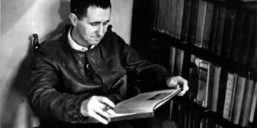  Poeta y dramaturgo esencial. Con sus proposiciones teatrales Brecht generó teoría que marcó las puestas escénicas aún hasta nuestros días.