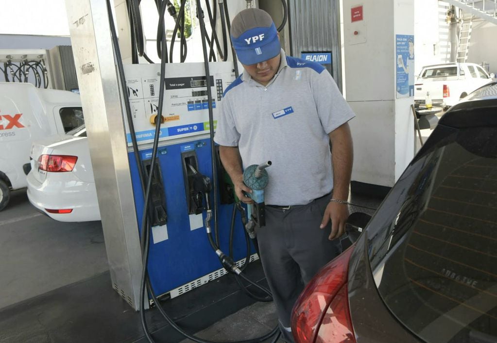 Aumento de combustibles en YPF: entre 37 y 40% más - Foto: Orlando Pelichotti / Los Andes