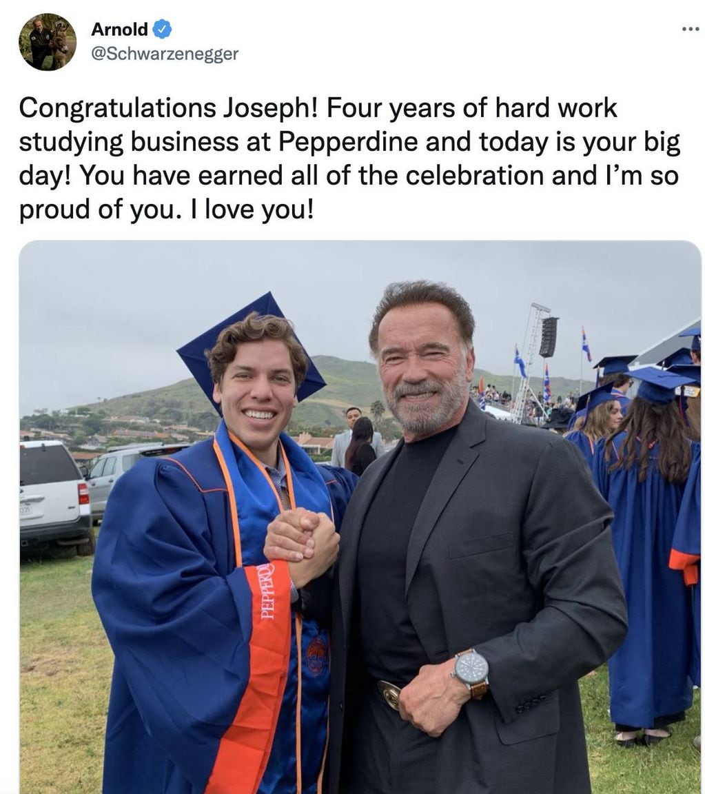 Arnold Schwarzenegger y su felicitación a Joseph por egresar