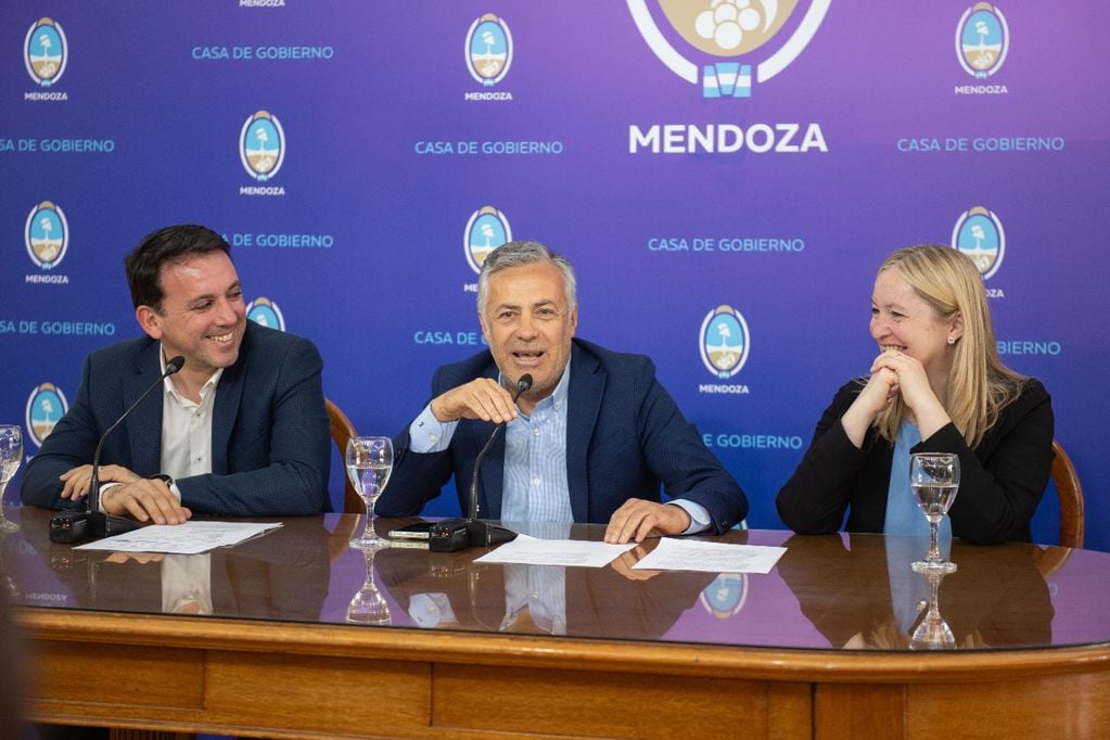 Alfredo Cornejo, Hebe Casado y Tadeo García Zalazar. Foto: Prensa Mendoza