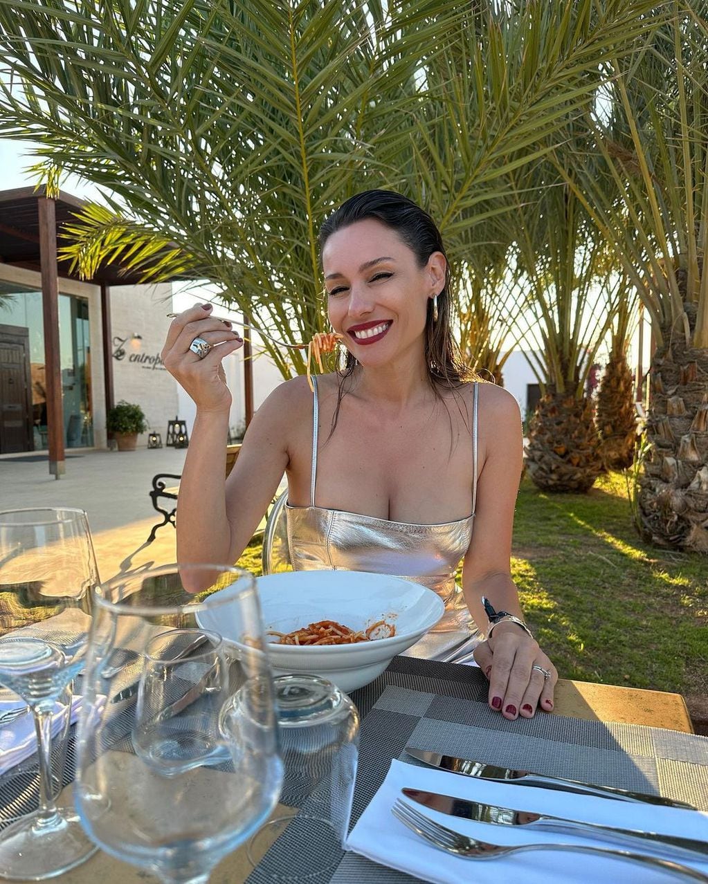 Pampita: así es el canchero vestido plateado que usó para ver a Maluma en  Ibiza - Ohlalá
