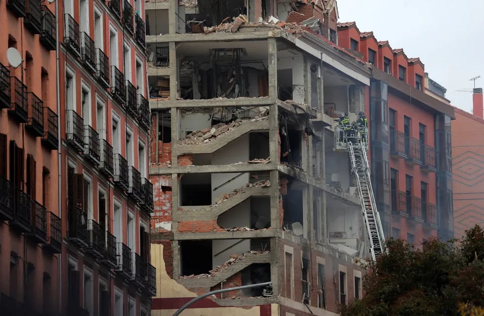 Explosión, víctimas y destrozos en un edificio de Madrid - AP