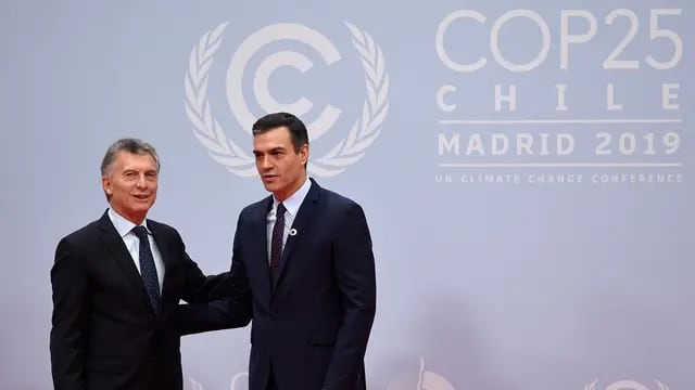 El presidente Mauricio Macri junto con el  primer ministro de España, Pedo Sánchez. - AFP