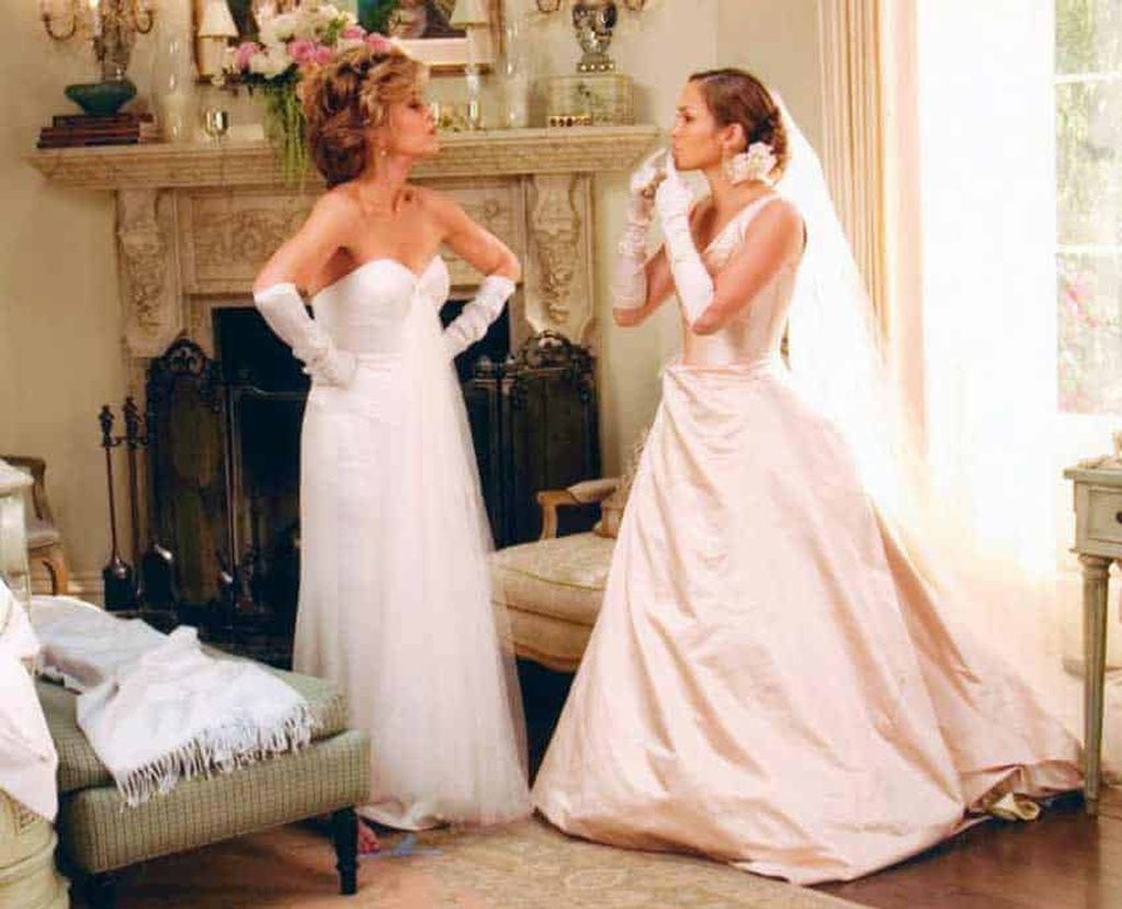 "La madre del novio": JLo aparece dispuesta a dar el “sí, quiero” con su suegra, ambas vestidas de novia en el día de la boda 