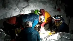 Un perro rescató a un esquiador que había quedado enterrado por una avalancha