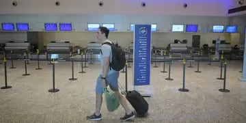 Vuelos cancelados y pasajeros varados: así luce el aeropuerto de Mendoza por el paro general