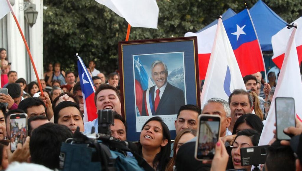 Miles de chilenos despiden al expresidente.