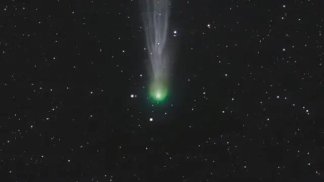 A pocos días del eclipse solar total, el cometa “diablo" ya es visible desde la Tierra