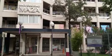  El frente de la Sede Gran Mendoza de la Universidad Maza