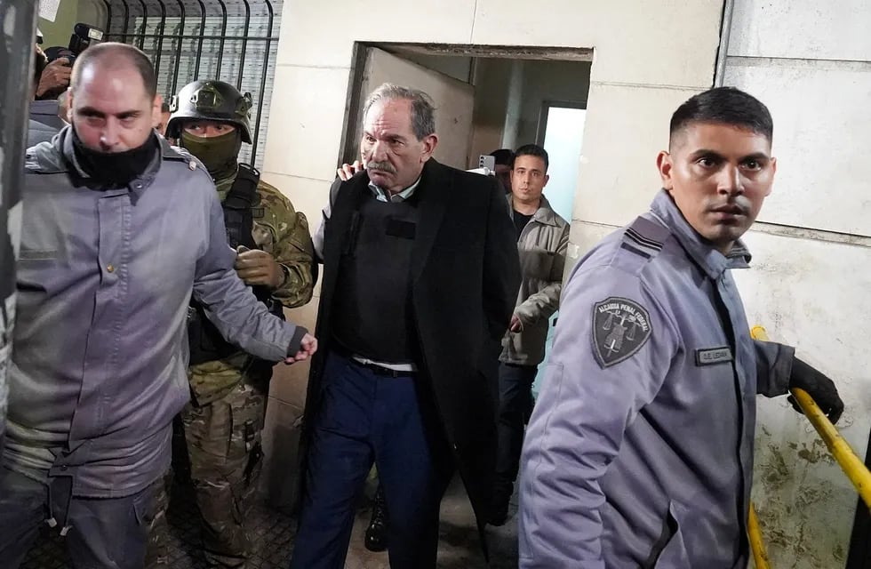 El exgobernador de Tucumán, José Alperovich, luego de conocer su condena.