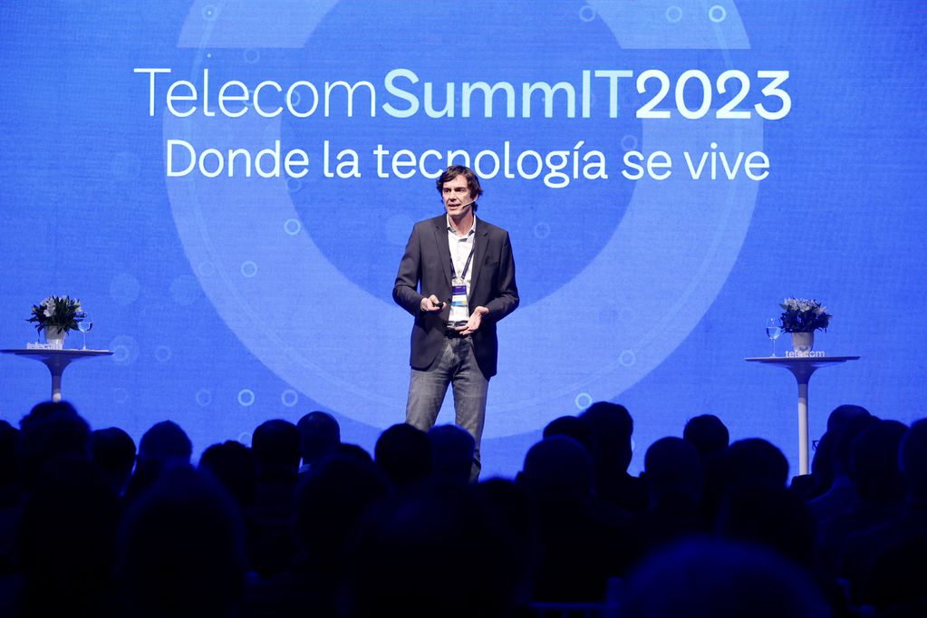 Leonardo Coca, Director de Negocios B2B, durante el Telecom SummIT 2023