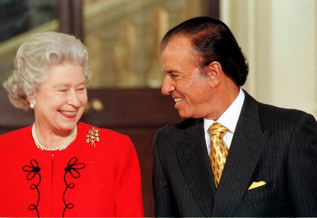 El día que la reina Isabel II conoció a Carlos Menem