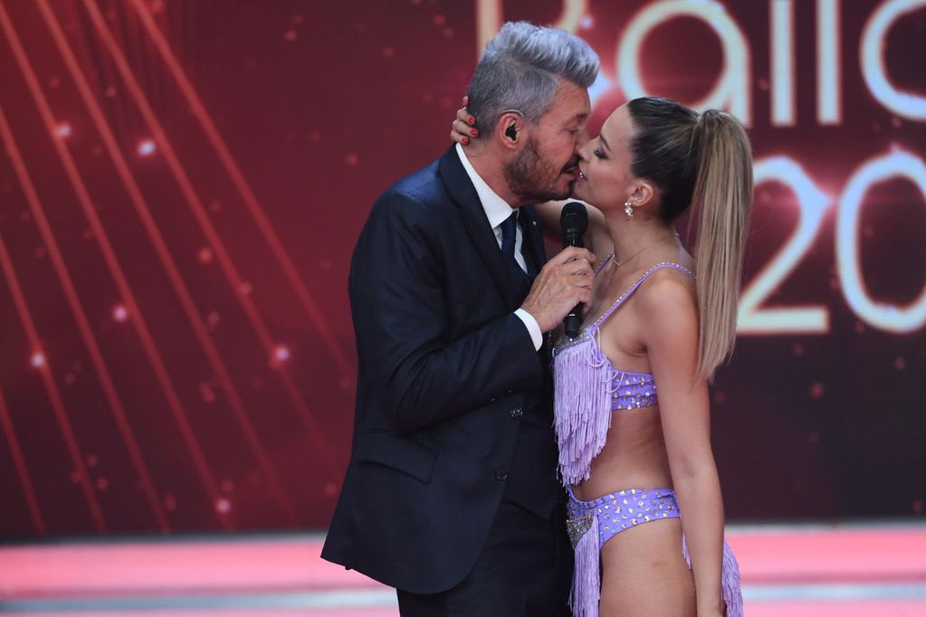 Marcelo Tinelli y Milett Figueroa confirmaron su romance con un beso (Foto: Prensa América)