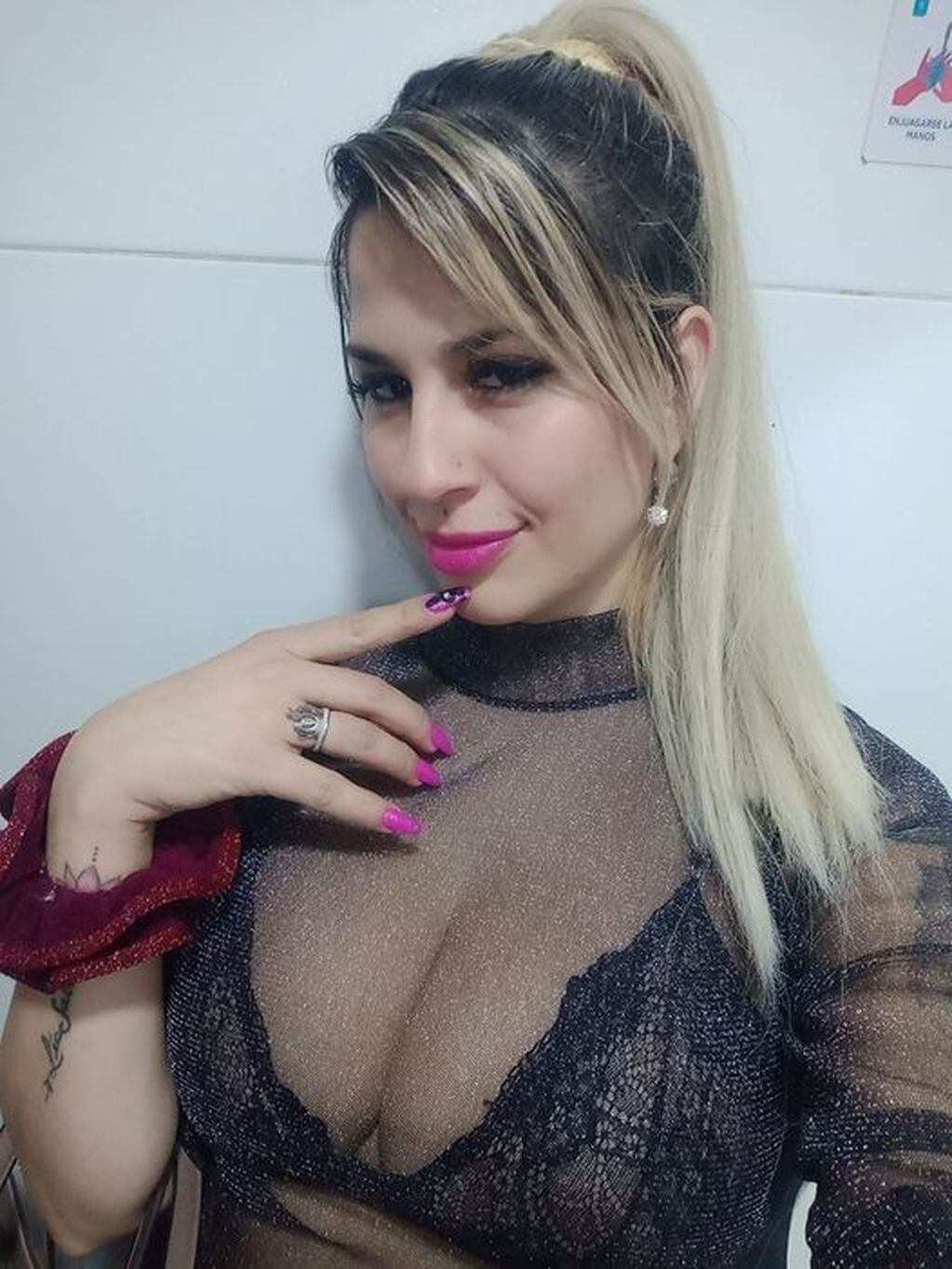 Miguelina es maestra de tercer grado y vende fotos er&amp;ticas