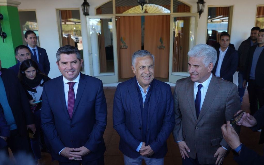 El gobernador de San Juan, Marcelo Orrego; el gobernador Alfredo Cornejo y el mandatario de San Luis, Claudio Poggi. Foto: Prensa Gobierno de Mendoza.