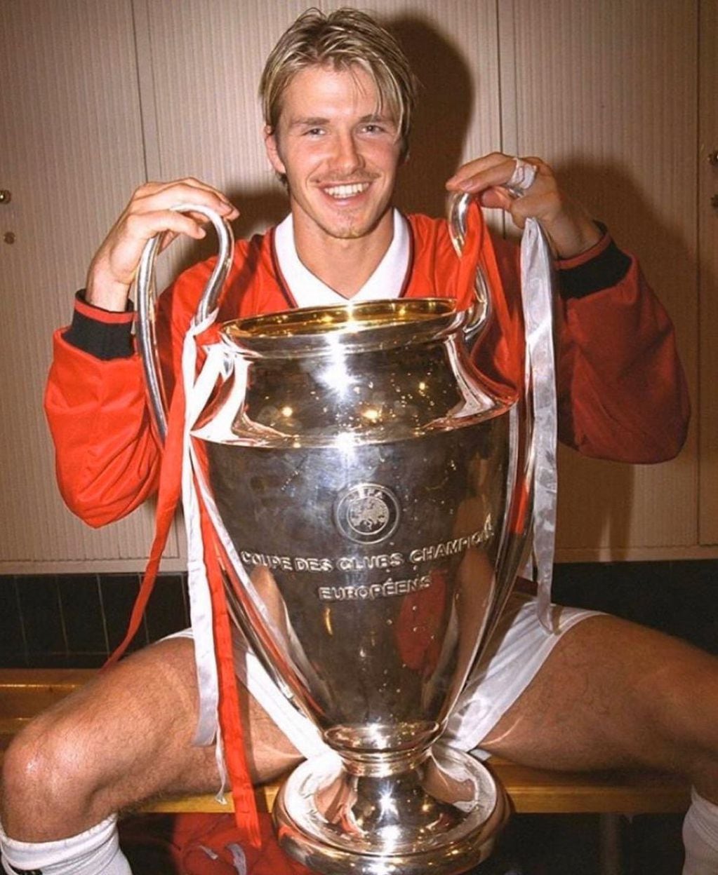 Tras el incidente en el Mundial, David Beckham coronó con una Champions la temporada 98/99