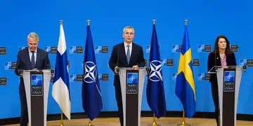 NATO Secretary General meets the Ministers for Foreign Affairs of Finland and Sweden