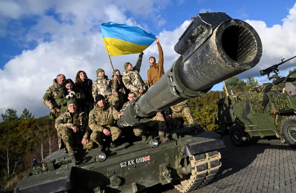 Los Challenger 2 entregados a Ucrania por parte del Reino Unido son los que se utilizan para el lanzamiento de las municiones con uranio empobrecido.