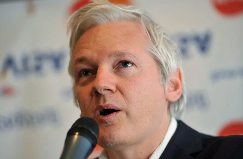 Fotografía de archivo del fundador de WikiLeaks, el australiano Julian Assange, en una rueda de prensa, el 24 de octubre de 2011, en Londres (Reino Unido). Foto: EFE/ Daniel Deme ARCHIVO