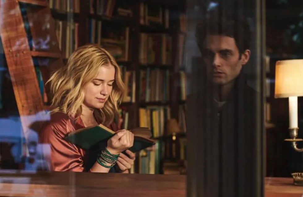 Netflix estrena "You": un thriller que vuelve psicópata al galán de Gossip Girl