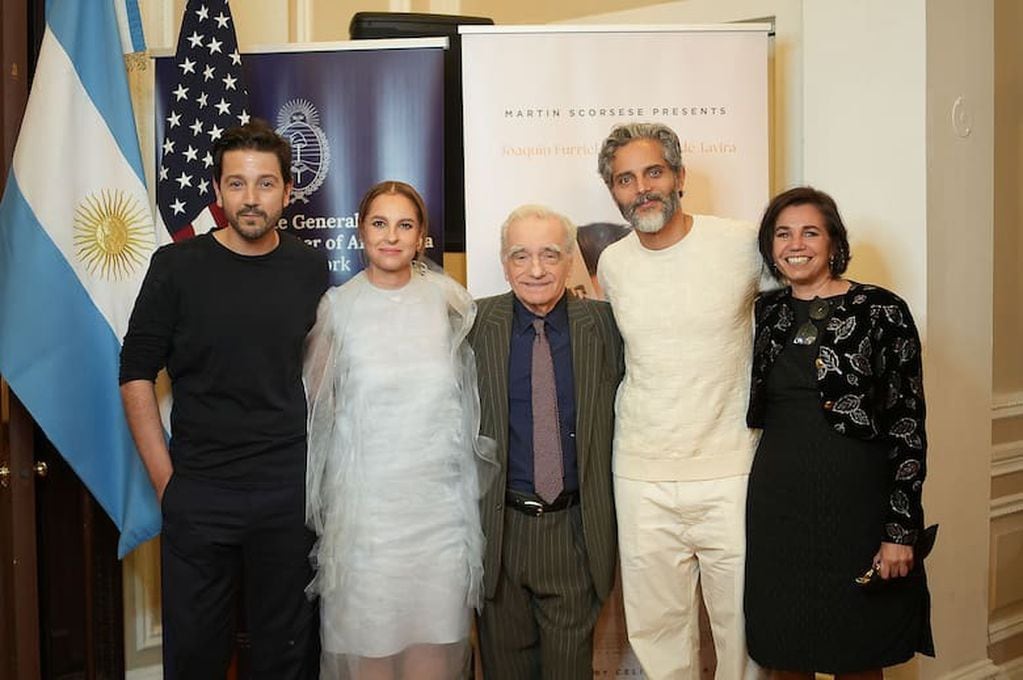 De izquierda a derecha Diego Luna, Marina de Tavira, Martin Scorsese, Joaquín Furriel y Celina Murga. Foto: Gentileza Paparas Jonathan.