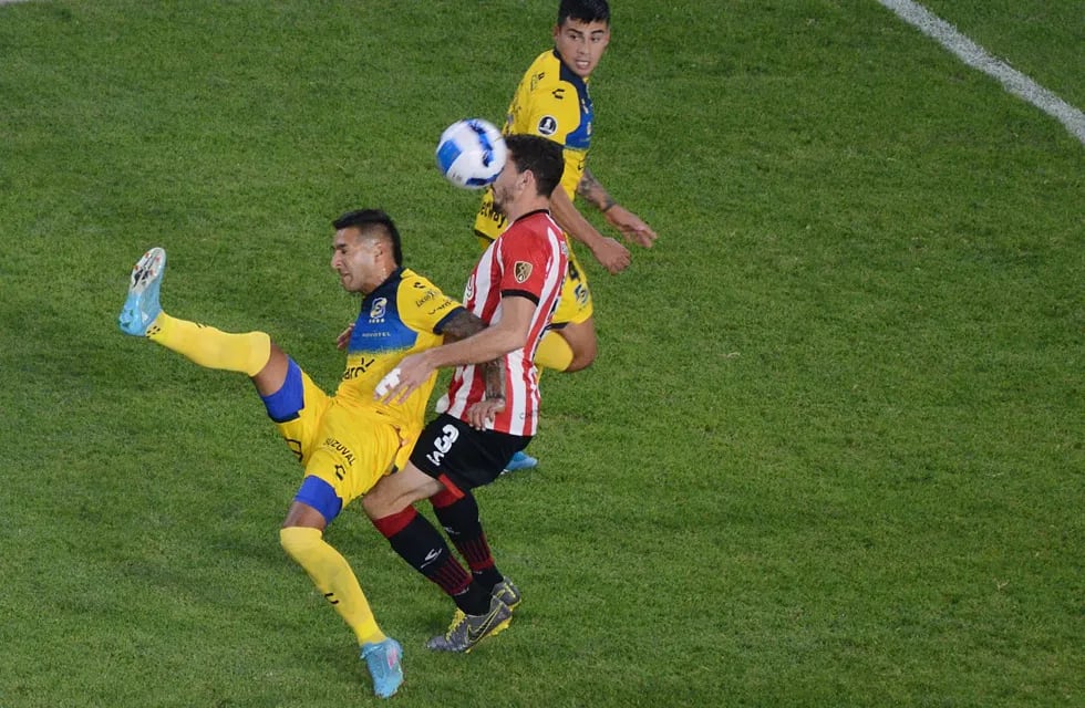 Estudiantes ganó sus dos partidos sobre Everton de Chile y se metió en fase de grupos de la Copa Libertadores 2022. (Fotobaires)