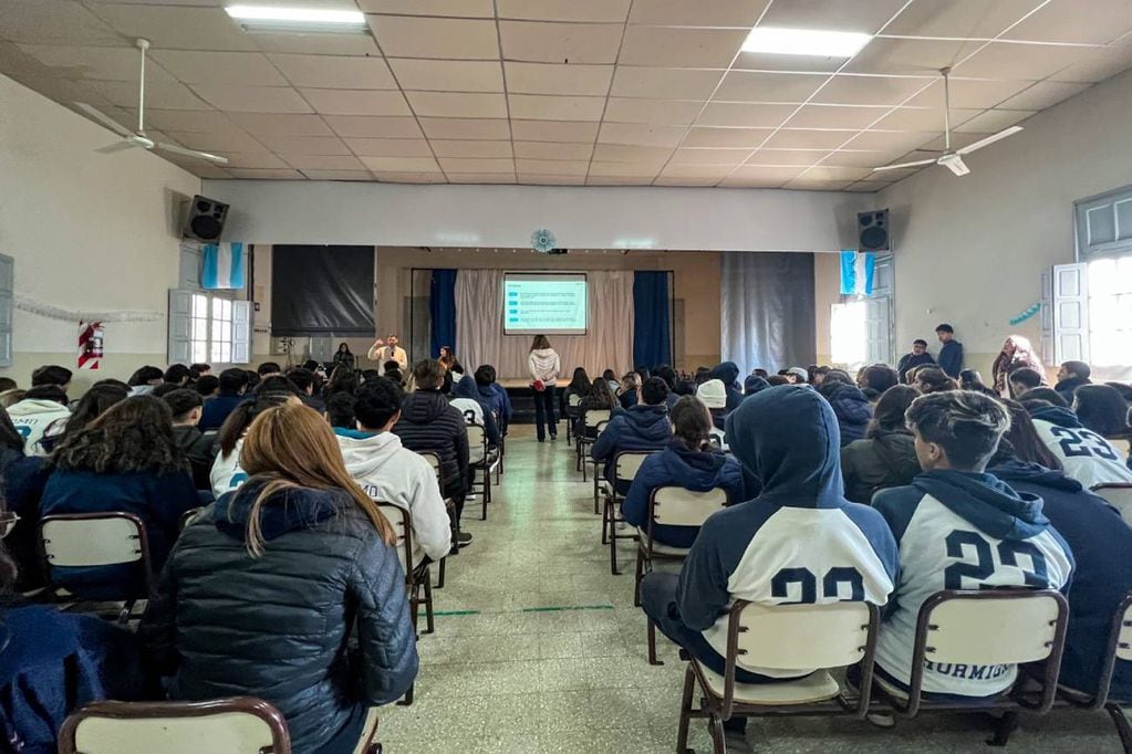 Más de 200 escuelas secundarias de Mendoza recibirán educación financiera y para el trabajo
