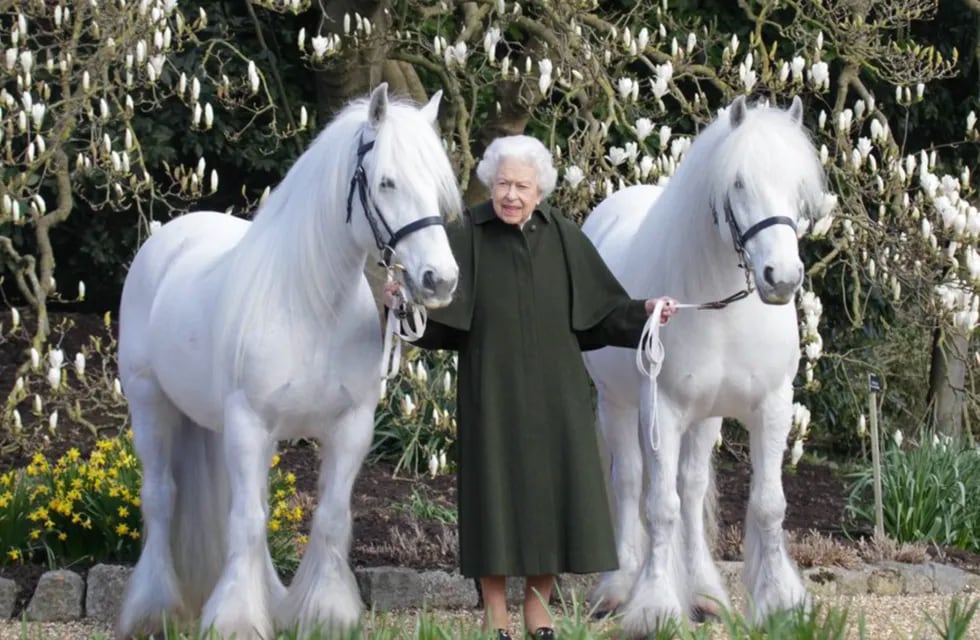 El Palacio de Buckingham publicó esta foto oficial de la Reina Isabel II por su 96 cumpleaños.