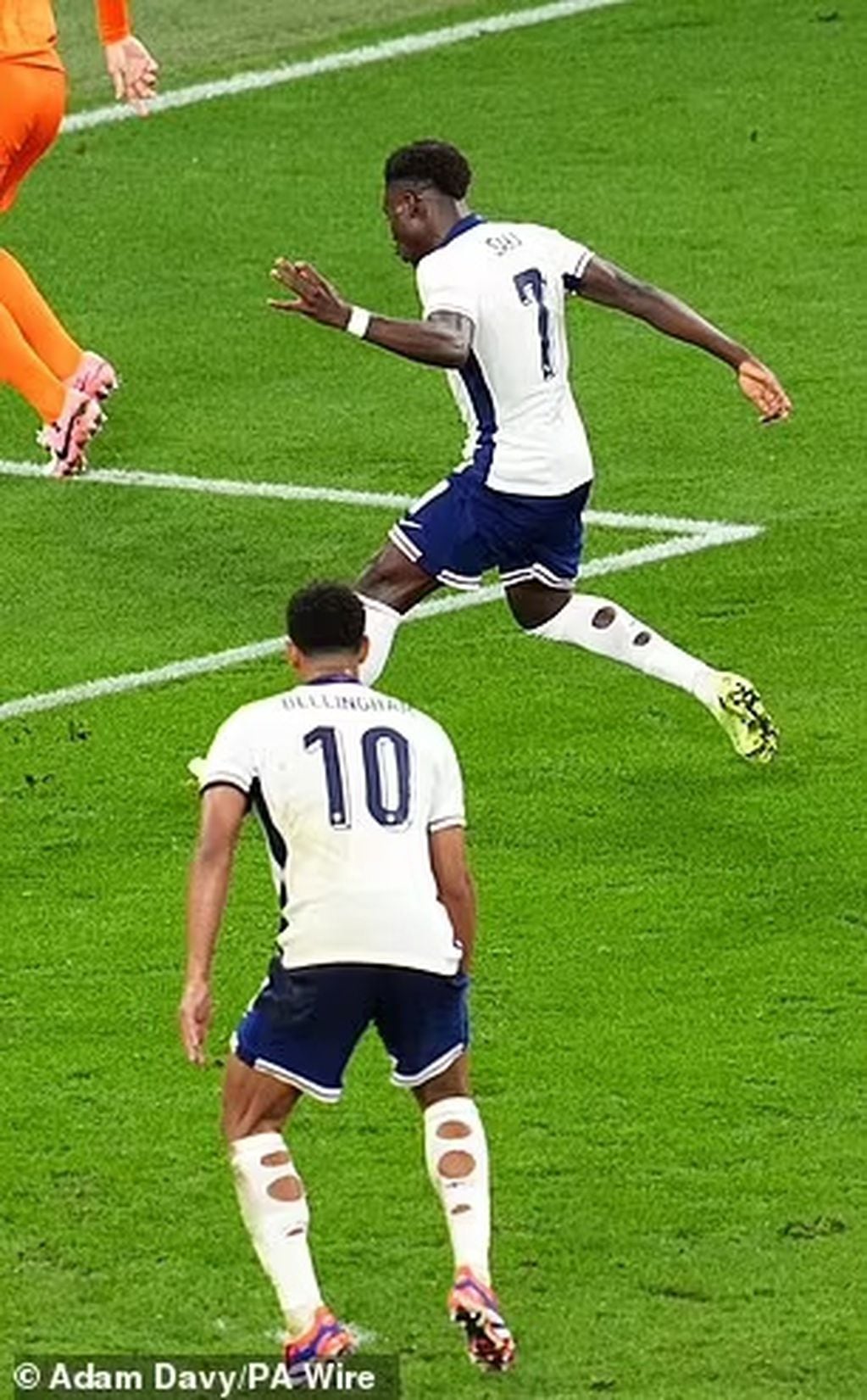 Por qué los jugadores de futbol se cortan las medias. Foto: Daily Mail