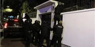 Fuerzas especiales de Ecuador irrumpieron en la embajada de México