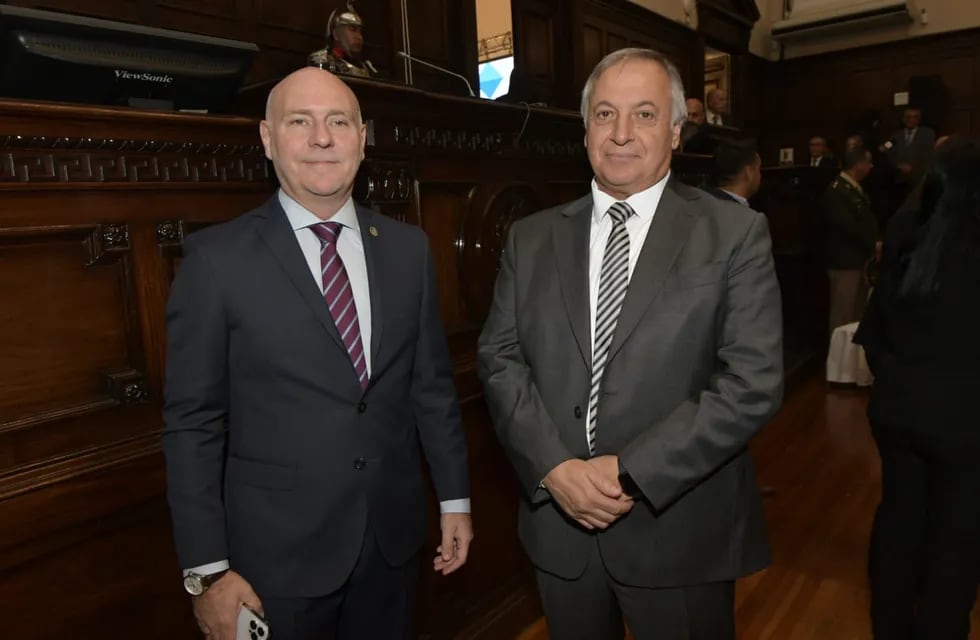 Dalmiro Garay y Alejandro Gullé se reunieron con representantes gremiales de la Asociación de Funcionarios Judiciales. Foto: Los Andes