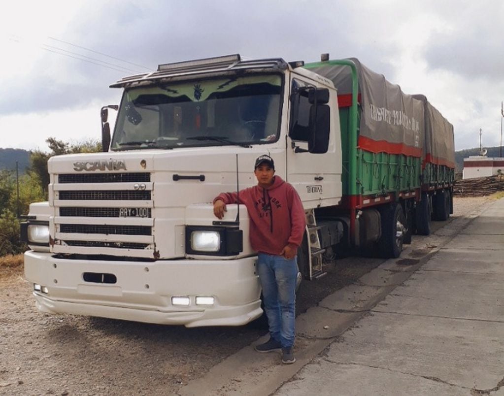 Franco Tejerina es un camionero mendocino varado en Salta por el faltante de gasoil.