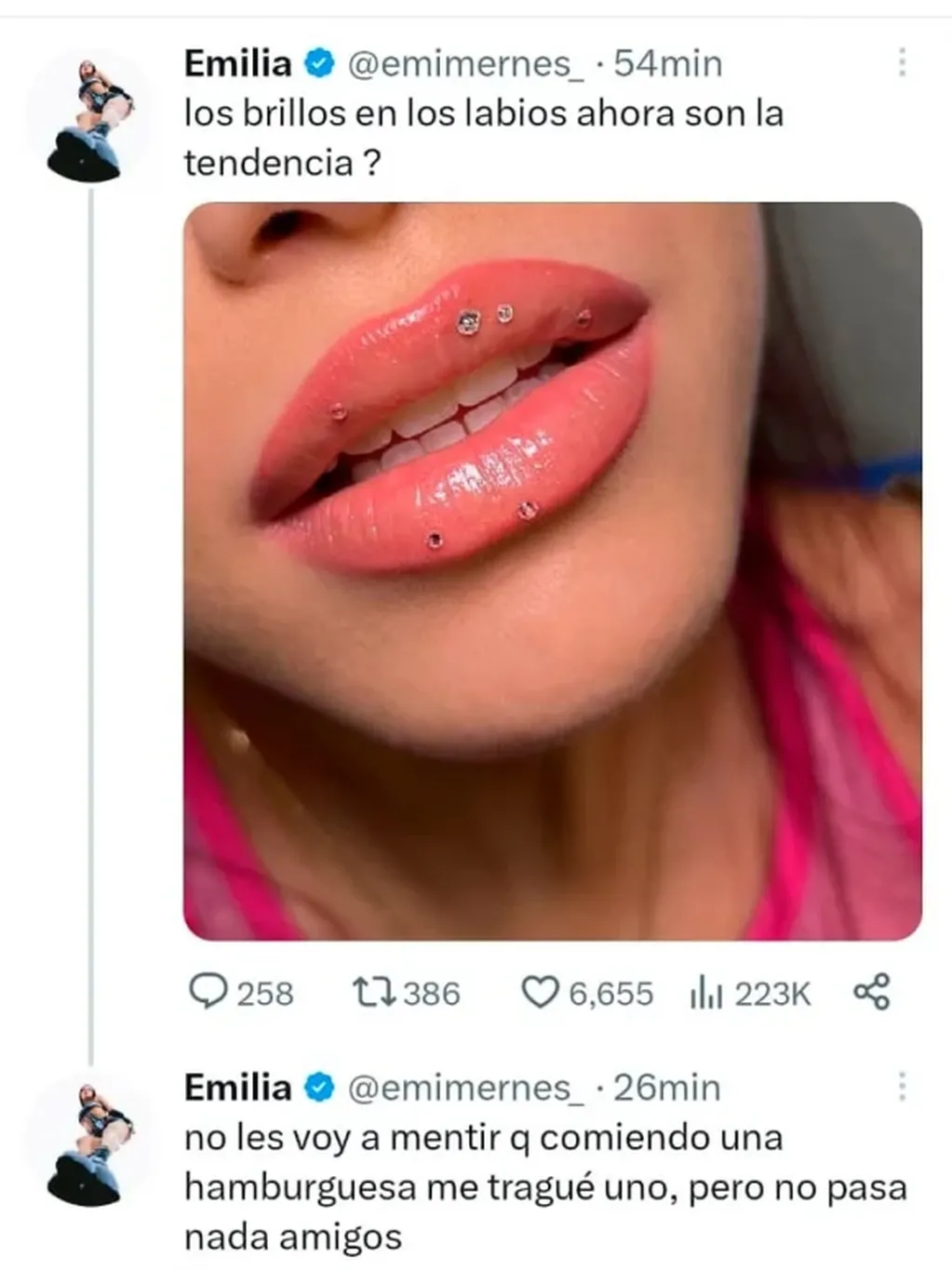 Emilia paralizó la web con sus brillitos y escote.