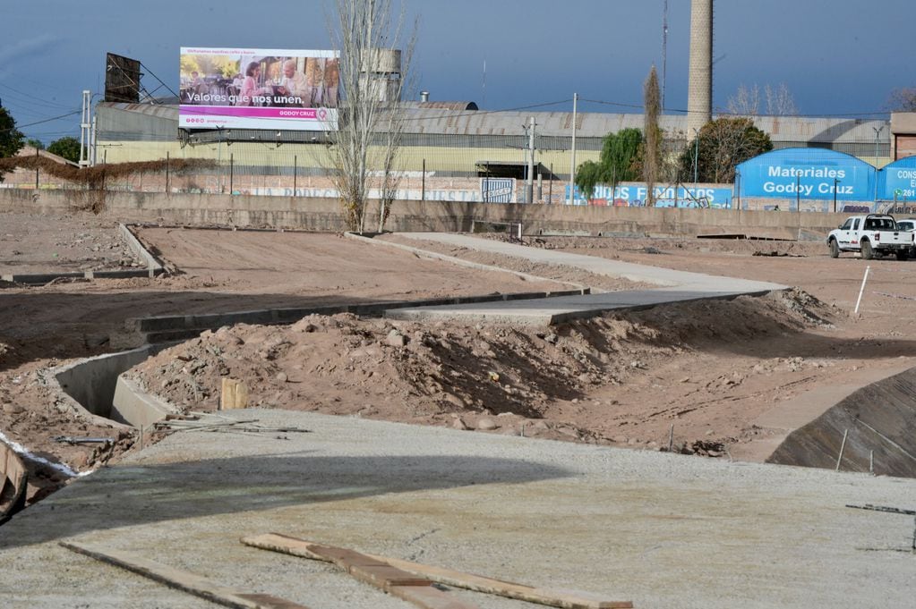 Avanzan las obras en los tres nuevos puentes que mejorará la conexión entre Godoy Cruz y Guaymallén.