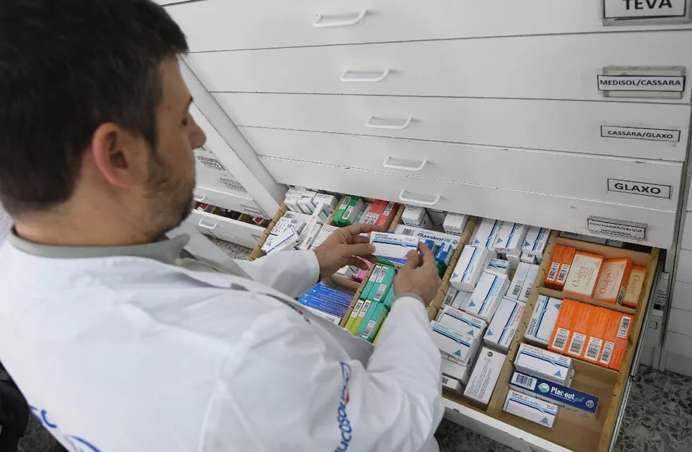 La Dirección de Farmacología tiene poder de policía en farmacias pero hay ámbitos que no están regulados, como la venta en plataformas digitales, quioscos y almacenes. Foto: José Gutiérrez / Los Andes