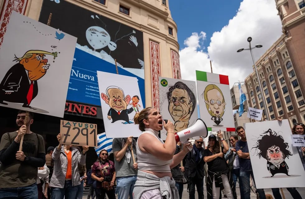 Protesta contra Milei en la embajada Argentina en Madrid. Foto: Europa Press.
