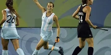 La selección argentina de hockey césped femenino derrotó a las locales en la gira por Oceanía. Cuatro goles de Carla Rebecchi.