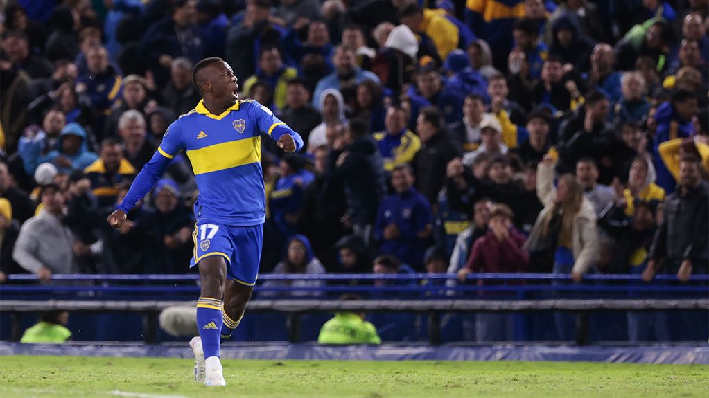 Luis Advíncula de Boca celebra su gol.  EFE/Juan Ignacio Roncoroni
