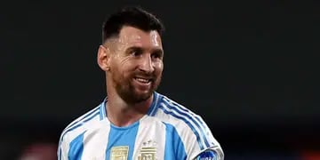 Messi sufrió una contractura y descansa para llegar a cuartos de final