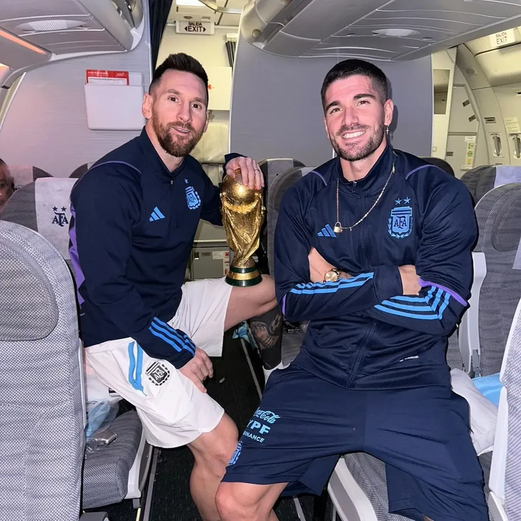 Lionel Messi junto con De Paul.