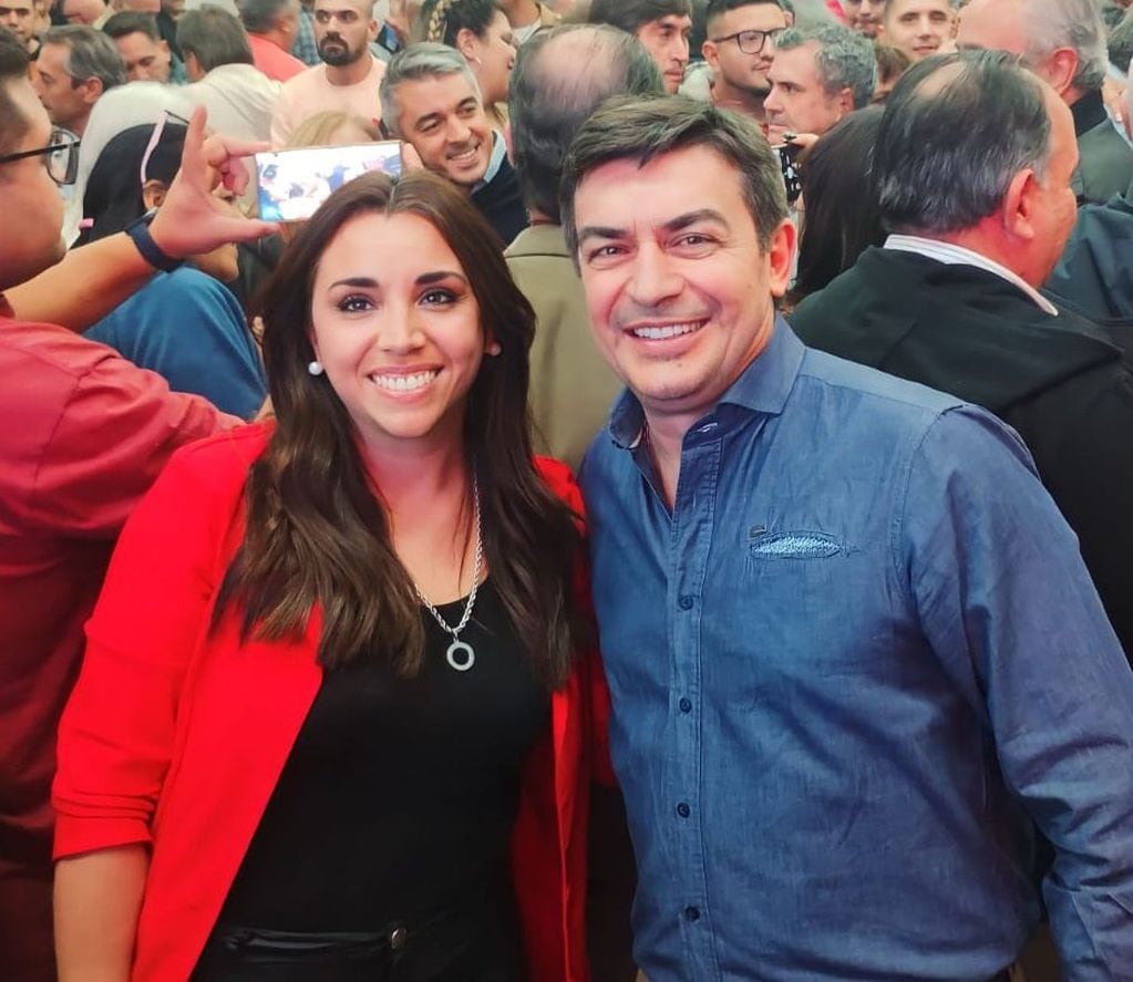La diputada provincial Cintia Gómez con Omar de Marchi.