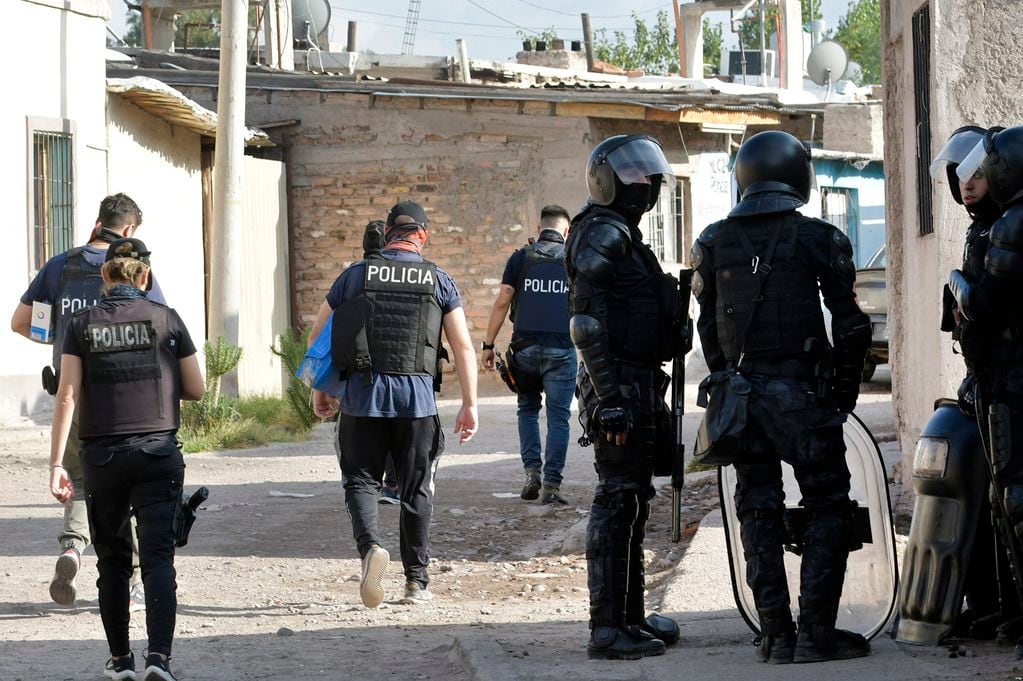 En Mendoza la percepción de inseguridad supera la media nacional y 9 de cada 10 cree que hay pocos policías


Foto: Orlando Pelichotti