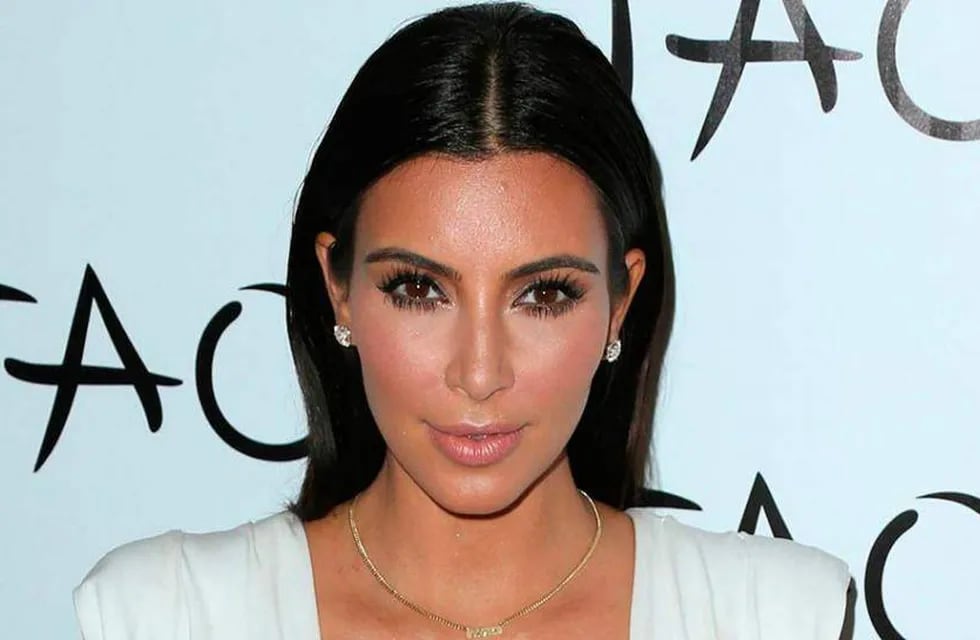 ¡Qué impresión! Kim Kardashian se decoloró las cejas y quedó...