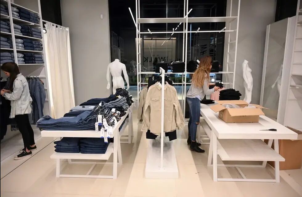 Furor por el outlet de H&M en Argentina: cómo es la ropa y cuánto cuesta