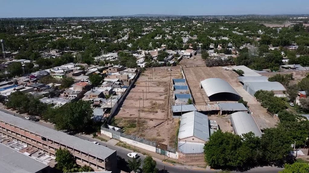 Terrenos de la casa donde vivía Gil Pereg, el israelí condenado a perpetua por los asesinatos de su madre y su tía que falleció el último domingo en el hospital psiquiátrico donde cumplía la condena. | Foto: Los Andes