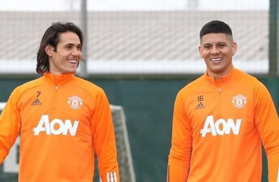 Cavani y Marcos Rojo, compañeros en el Manchester United