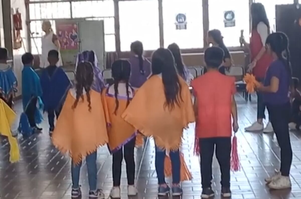 la cocina de una escuela en San Martín explotó en medio de un acto, a metros de los niños. Foto: Captura Video Facebook